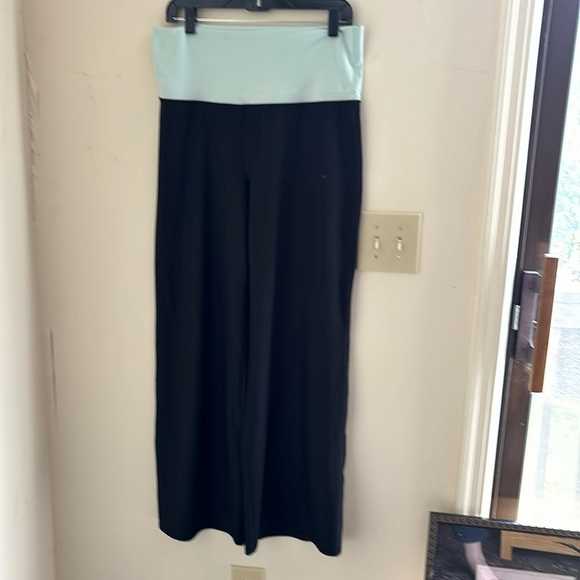 GAPBody Wide Leg Activewear Leggings Yoga Pants Size Medium Black & Teal. - Picture 1 of 5